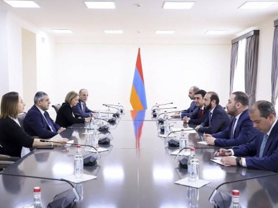 Armenia FM receives World Tourism Organization head