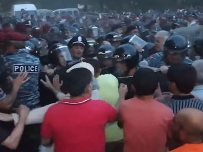 Yerevan police provoke clash with protesters