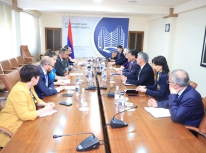 Վահան Քերոբյանը և ԱԶԲ փոխնախագահն անդրադարձել են տրանսպորտային և լոգիստիկ ենթակառուցվածքների բարելավմանը
