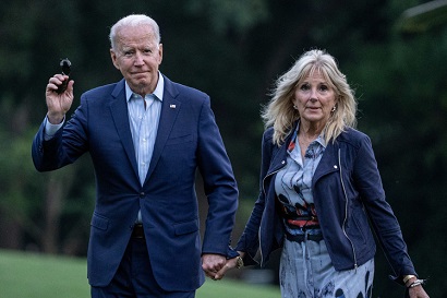 US President, first lady evacuated from their vacation home after plane violates airspace