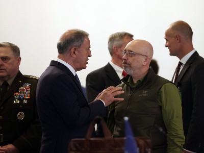 Defense Ministers of Turkey and Ukraine discuss issues of safe passage of commercial dry cargo ships