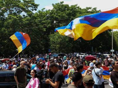 Resistance Movement marching towards EU Delegation to Armenia office