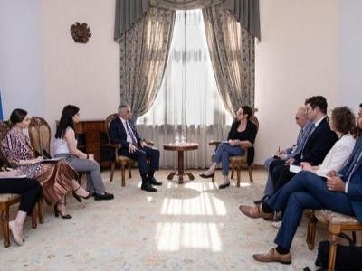 Armenia Deputy PM discusses with French Ambassador work on unblocking regional transport communications