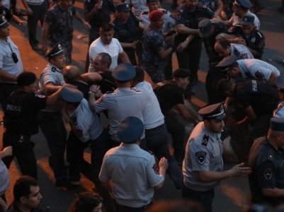 10 people detained in case of clashes at Demirchyan and Proshyan streets intersection in Yerevan