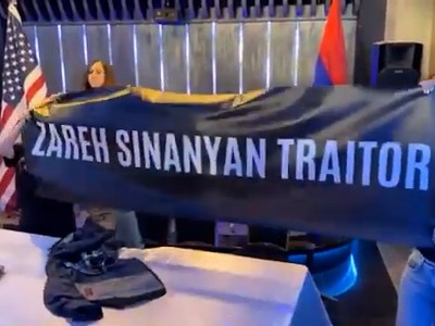 Los Angeles Armenians meet diaspora commissioner with chants against him