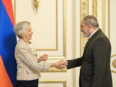 Armenia PM and Claire Bazy Malaurie discuss Armenian POWs