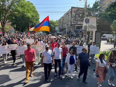 Resistance Movement demonstration outside Armenia MFA ends