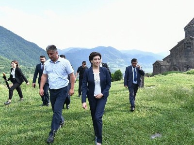 Աննա Հակոբյանը Դսեղում, Դեբետում և Հաղպատում ծանոթացել է համայնքի ծրագրերին, այցելել է նաև COAF սմարթ կենտրոն