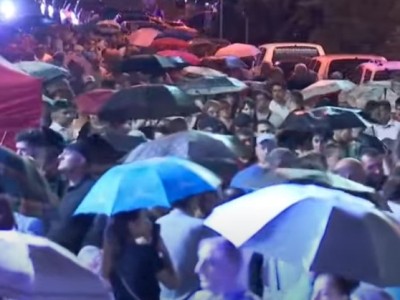Participants of Resistance movement return to France Square