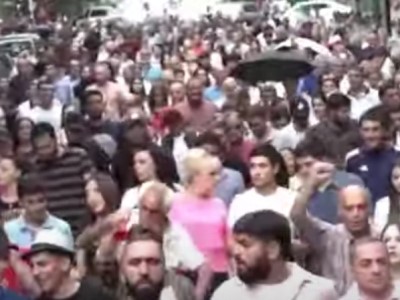 Young people march to Armenian Prosecutor General's Office building