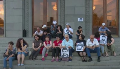«1988-ին չկար պետականություն, բայց կար սուրբ գաղափար՝ Հայաստան եւ Արցախ». նստացույցի վերհուշ Ազատության հրապարակում