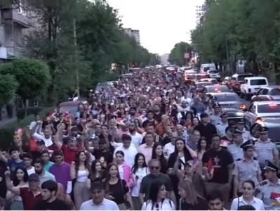 Members of Resistance Movement reach Armenian Investigation Committee building
