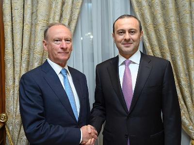 Grigoryan briefs Patrushev on Armenia-Azerbaijan border situation