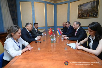 Head of Armenian Security Council discuss cooperation issues with his Kyrgyz counterpart