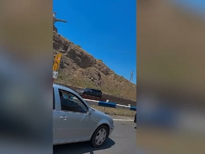 Armenia PM motorcade is accompanied by drivers honking horns, shouting ‘traitor’