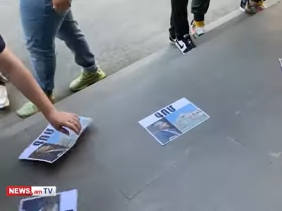 Young people hold protest in Yerevan in front of Supreme Judicial Council