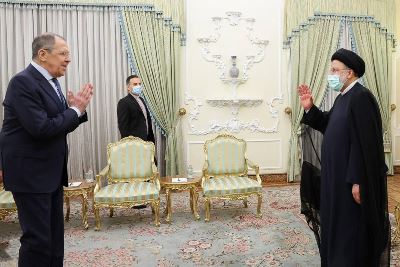 Russia FM meets with Iranian President in Tehran