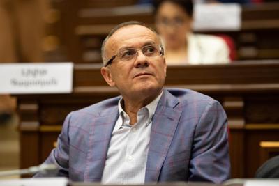 «Հրապարակ». Վանեցյանի գործընկերները մանդատները կդնե՞ն