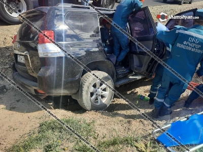 Toyota Prado-ն Հրազդան-Բջնի ճանապարհին հայտնվել է փոսում, 75-ամյա վարորդին մեքենայից դուրս են բերել փրկարարները