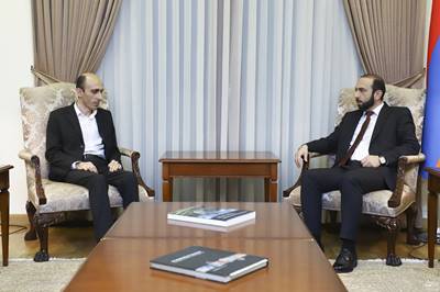 Armenia FM and Artsakh State Minister discuss humanitarian issues