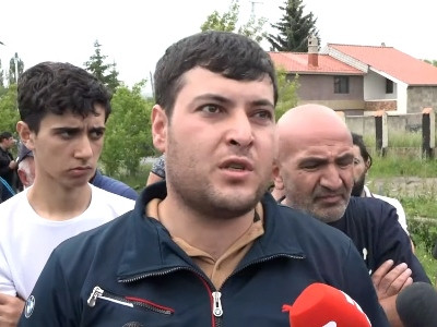 Ես այսօրվանից սպասելու եմ պատասխանի, եթե չլինի, հաջորդ ակցիան ուրիշ ձեւ եւ ուրիշ մասշտաբով է լինելու. սպանվածի եղբայր