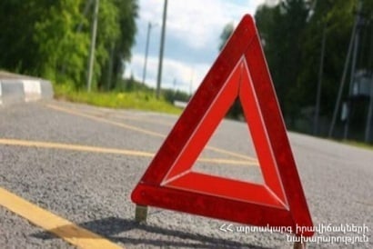 Դեպի Մուշավան թաղամաս տանող ճանապարհահատվածին մեքենան դուրս է եկել ճանապարհից, շրջվել է և հայտնվել է հարակից ձորակը