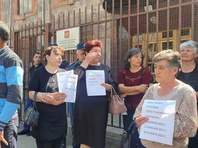Relatives of Armenian reservists captured by Azerbaijan meet with Russia consul in Gyumri (PHOTOS)