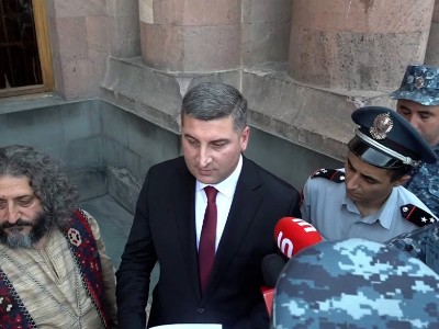 «Որ մնացինք փլատակներում, ո՞վ է պատասխան տալու». Քաղաքացին՝ Գնել Սանոսյանին