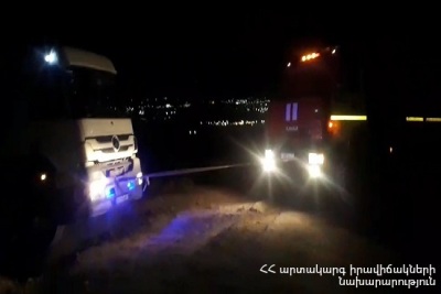 Իրանի քաղաքացու «Մերսեդեսը» դուրս է եկել ճանապարհից ու կախվել դեպի ձորակը