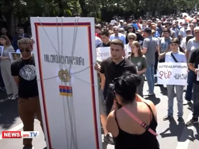 Armenia opposition movement march heads towards Constitutional Court