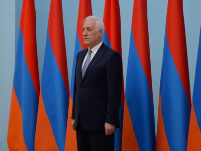 Armenia President awards high titles to several officials (PHOTOS)