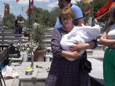 «Իմ գրկում հիմա Արմանիս եմ զգում». հիվանդանոցից դուրս գրվեց պատերազմում զոհված Արմանի եղբայրը