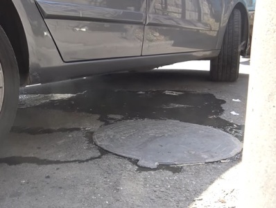 Խորենացի փողոցի բնակիչները բողոքում են. վնասված կոյուղատարը դարձել է գարշահոտության պատճառ