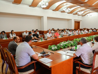 Արտակ Բեգլարյանը քննարկել է առողջապահության ռազմավարության նախագիծը բուժհիմնարկների ղեկավար կազմի հետ