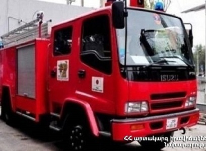 Կոտայքի մարզի Գեղադիր գյուղում երկհարկանի տուն է այրվում