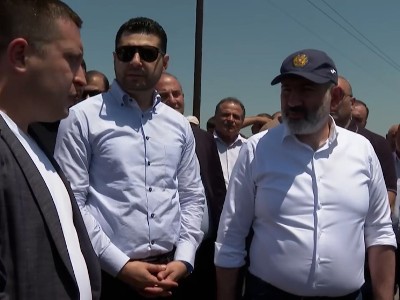 Пашинян ознакомился с ходом ремонта участка автодороги межгосударственного значения