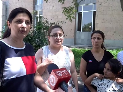 «Պետպատվերի կրճատումը մեր երեխաների վրա շատ վատ է անդրադառնում». հաշմանդամ երեխաների ծնողների ակցիան՝ ԱՆ-ի մոտ