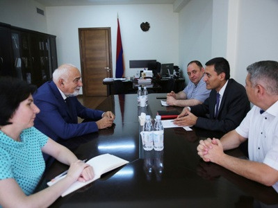ԿԳՄՍՆ-ում հյուրընկալվել է ռումինահայ պետական-քաղաքական գործիչ, գրող Վարուժան Ոսկանյանը