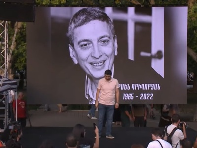 Քաղաքացիները մեկ րոպե լռությամբ հարգեցին Արմեն Գրիգորյանի հիշատակը