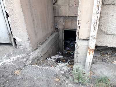 «Эволюция» плохой уборки мусора в Ереване на примере одного двора