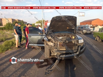 Արմավիրում բախվել են Volkswagen Tuareg-ն ու «ՎԱԶ 2108»-ը․ կան վիրավորներ