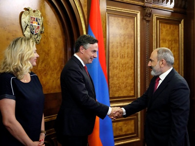 Armenian PM receives European Parliament’s delegation led by David McAllister