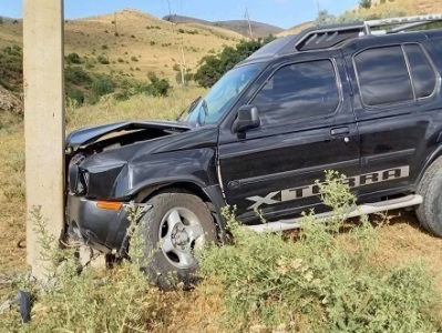 В селе Ланджар в Армении автомобиль выехал с проезжей части и оказался в поле: есть пострадавший