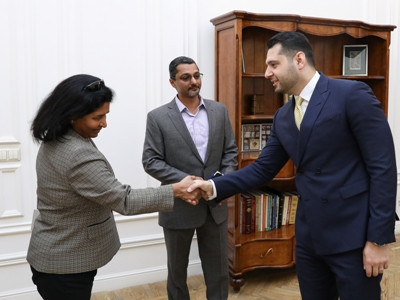 Armenia Deputy PM Matevosyan receives AMD technology company vice presidents