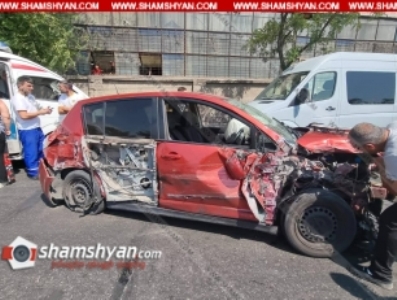 Արցախի փողոցում բախվել են Mercedes-ն և Nissan Tida-ն. վերջինս բախվել է Mercedes Sprinter-ին և ГАЗель վերամբարձ կռունկին