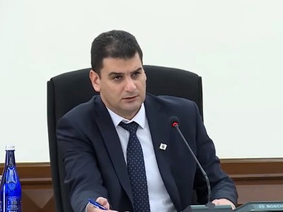 Ո՞նց ա լինում` քանի օր չենք նկատում` լարերը պոկված են. քաղաքապետը՝ «Երքաղլյուս» ՓԲԸ փոխտնօրենին