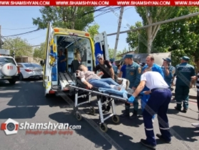 В Ереване машина врезалась в стоянку: есть пострадавшие