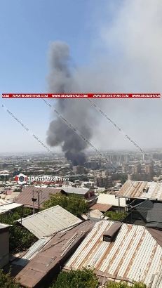 Blast hits Yerevan shopping center