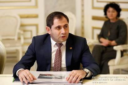 «Грапарак»: Министр обороны Армении оставил свои дела и занялся «захватом» правящей партии