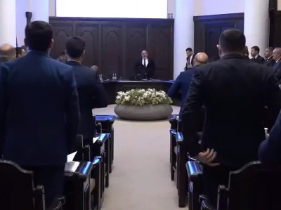 Члены Правительства Армении почтили минутой молчания память погибших при взрыве в ТЦ «Сурмалу» в Ереване